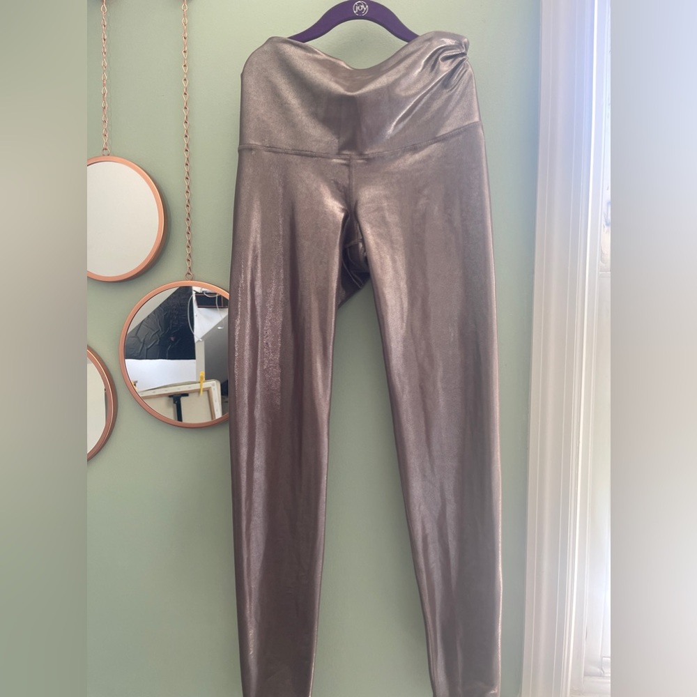 Old Navy High-Waisted PowerSoft 7/8-Length Side-Pocket 
Size S
Worn Once